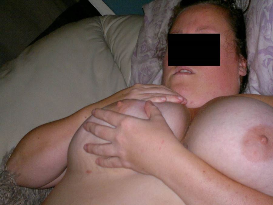 Snygga, extremt stora bröst.